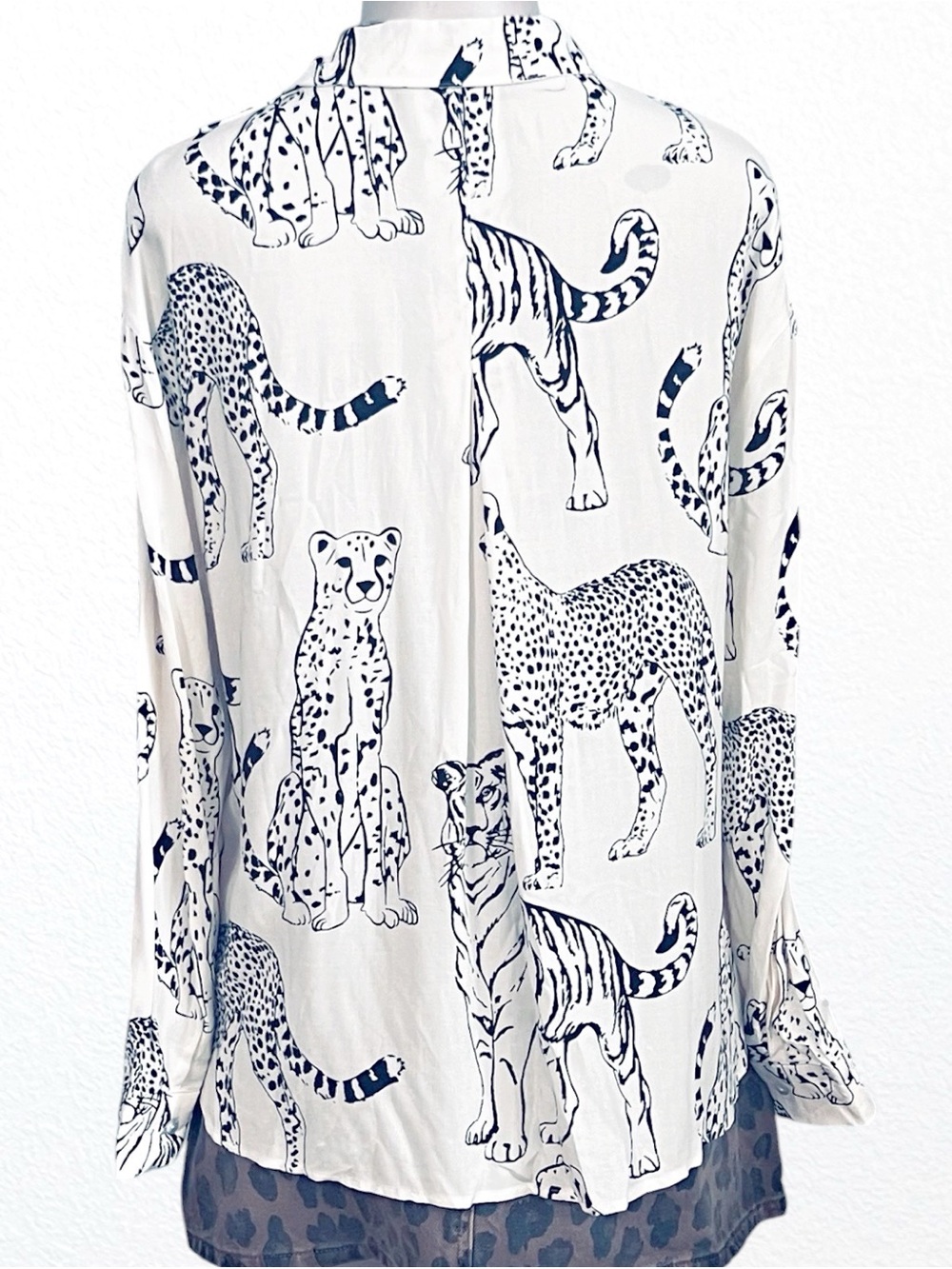 Big Cat Jungle Cat Graphic Print Button Down Shirt White + Black SZ M - Picture 7 of 10
